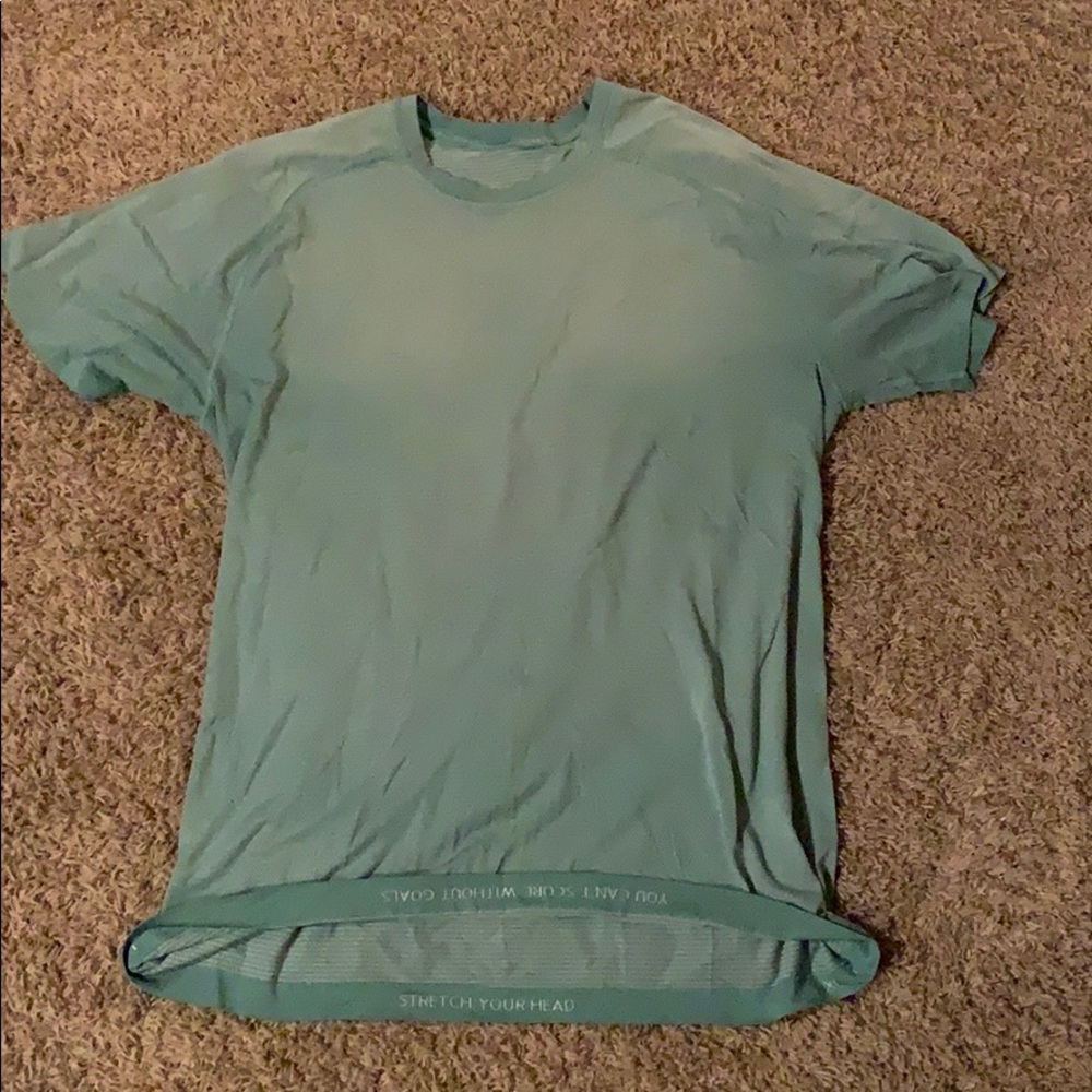 Men’s Green Lulu shirt. Size XL